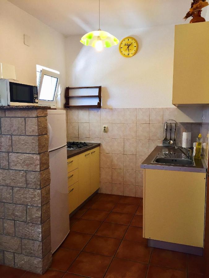Apartments Mirela Karlobag Kültér fotó
