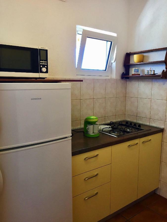 Apartments Mirela Karlobag Kültér fotó