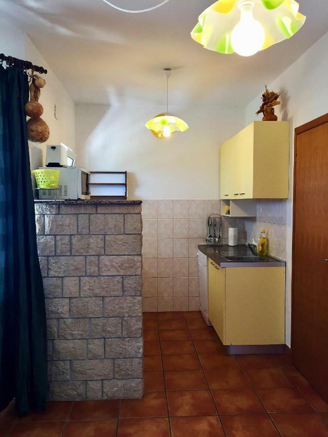 Apartments Mirela Karlobag Kültér fotó