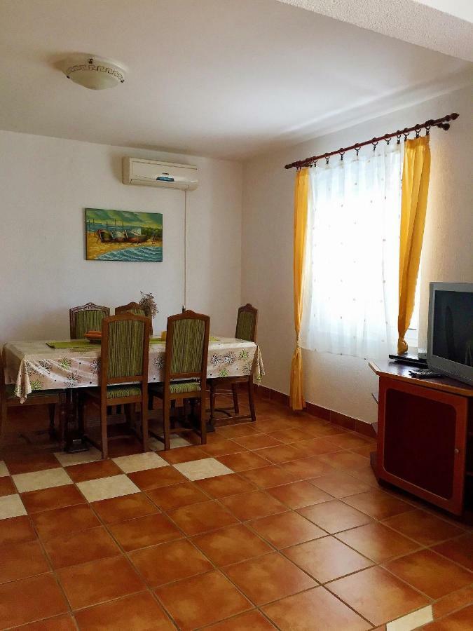 Apartments Mirela Karlobag Kültér fotó