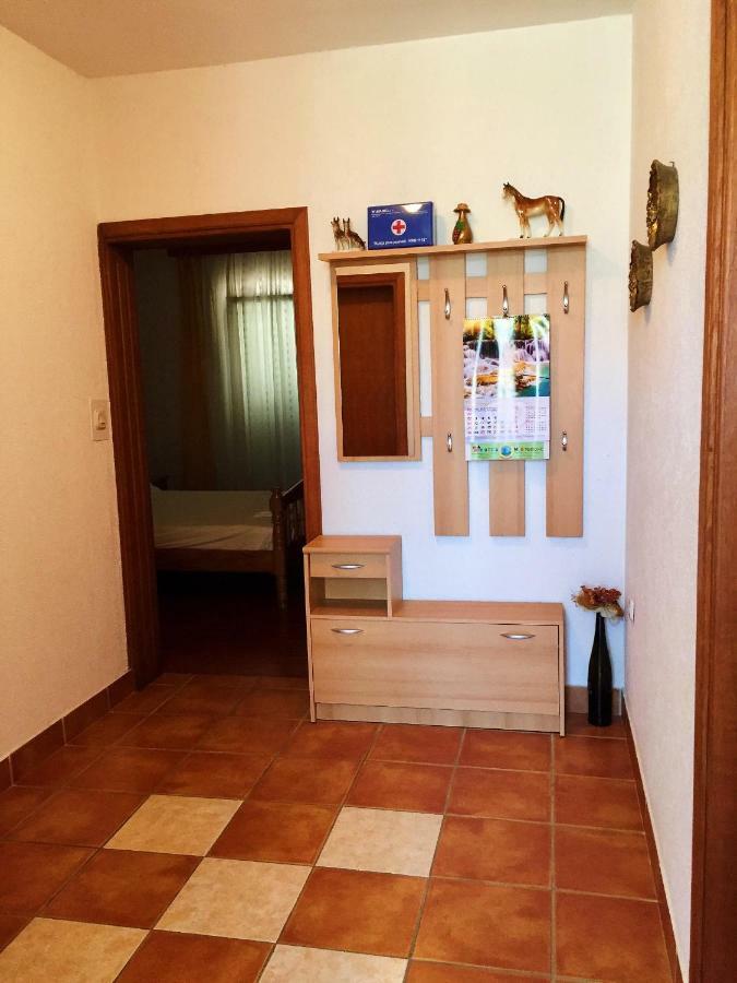 Apartments Mirela Karlobag Kültér fotó